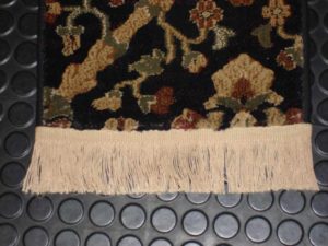 rug with no-knot fringe